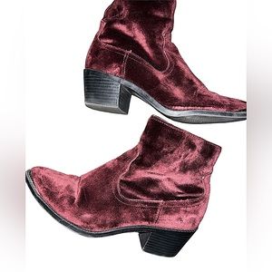 Forever 21  Wine Color  Maroon Velvet  Womans Bootie Size 6 Ankle Boot